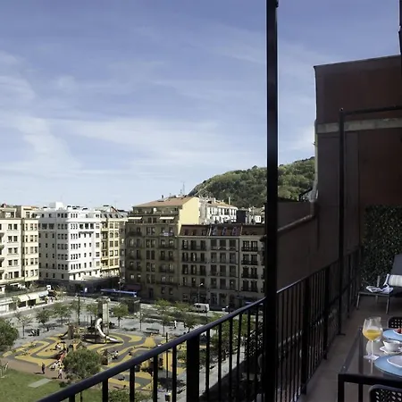 Always Easy I Atico Plaza Apartment *