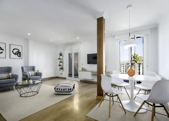 Always Easy I Atico Plaza Apartment *