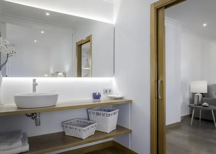 Always Easy I Atico Plaza