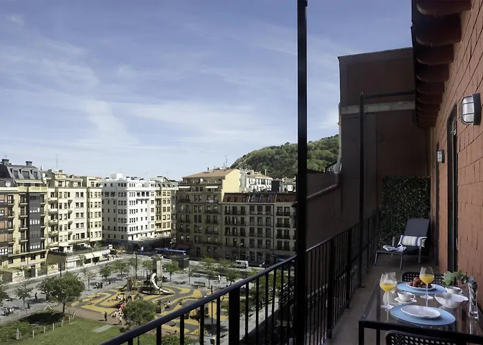 Always Easy I Atico Plaza Apartment *