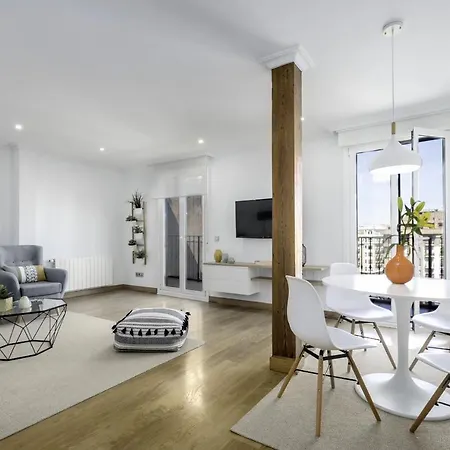 Always Easy I Atico Plaza 아파트 *